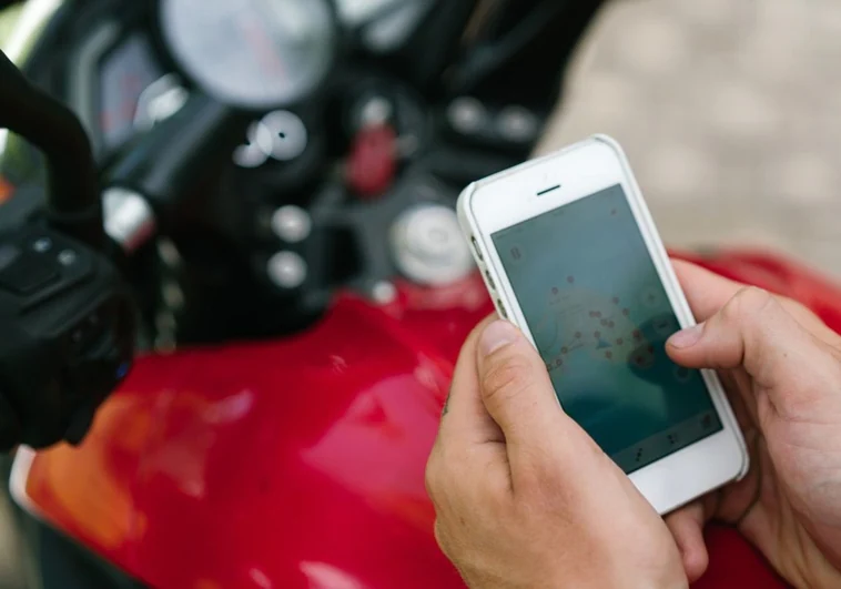 Cuándo está permitido utilizar el teléfono móvil en la moto