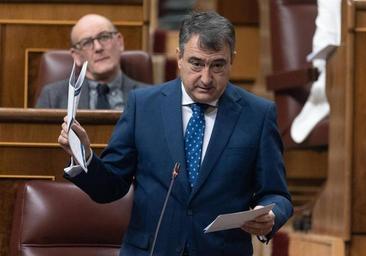 450 pinganillos para que los diputados entiendan hoy las intervenciones en euskera, catalán y gallego