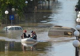 Equipo de rescate en Grecia.