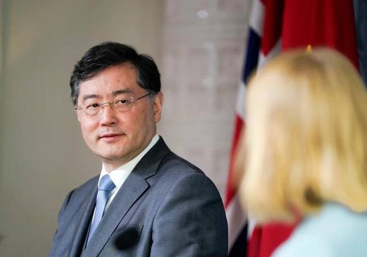 El ministro de Exteriores de China es despedido por infidelidad