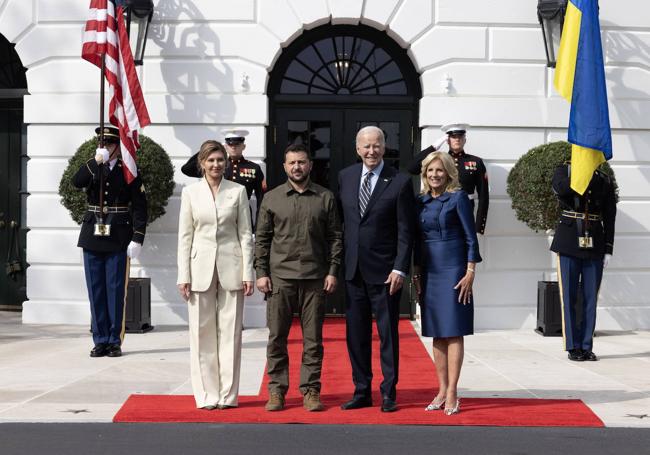 Zelenski y su esposa, Olena, fueron recibidos este jueves en la Casa Blanca por Biden y la primera dama, Jill.