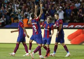 Joao Cancelo celebra su decisivo gol junto a sus compañeros.