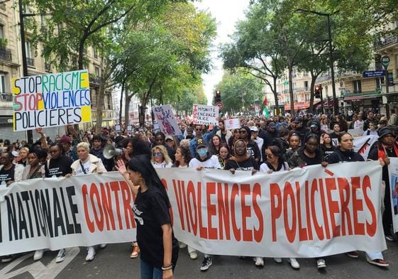 Miles de francéses protestan contra la violencia policial en París