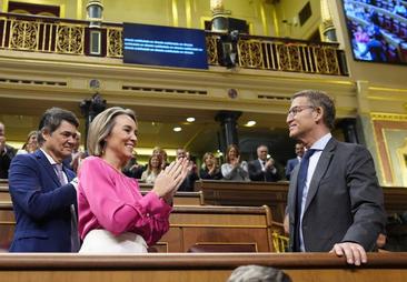 El discurso «de Estado» de Feijóo coagula a un PP que se pertrecha para resistir