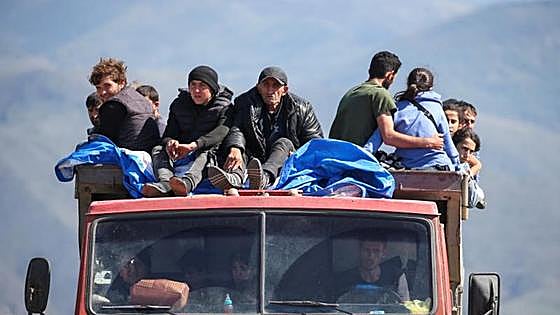 Casi la mitad de la población de Nagorno Karabaj huye a Armenia