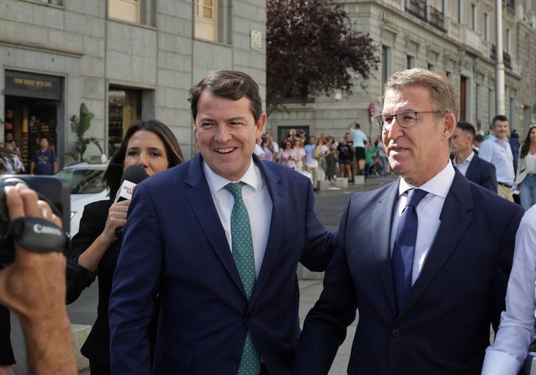 Mañueco contrapone los «principios» de Feijóo con el «Gobierno de la amnistía de Sánchez»