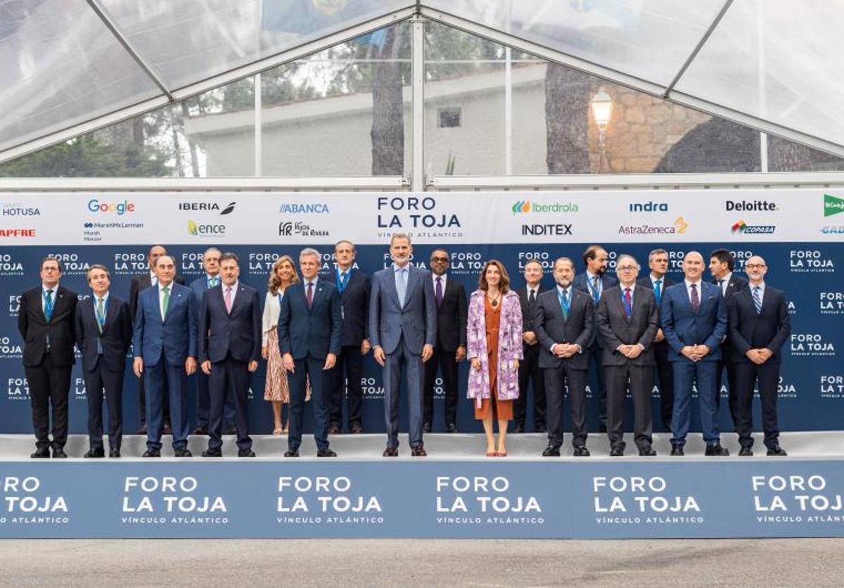 Foto de familia durante el IV Foro La Toja.