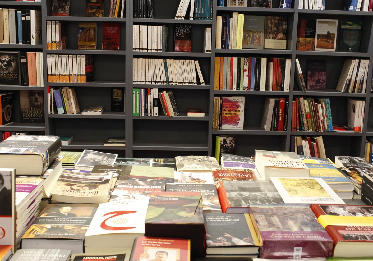 Libros expuestos en una librería de Madrid.