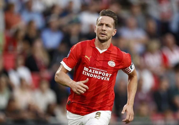 Luuk de Jong amenaza a su Sevilla