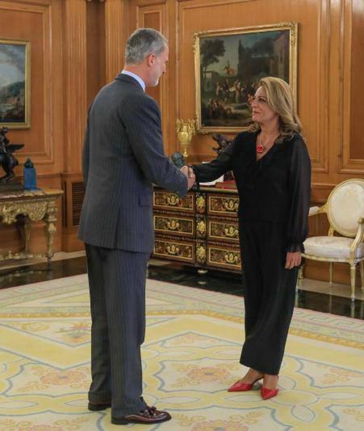 Imagen secundaria 2 - Felipe VI recibe en la Zarzuela a Yolanda Díaz (Sumar), Santiago Abascal (Vox) y Cristina Valido (Coalición Canaria) en el marco de la segunda ronda de contactos para la investidura.