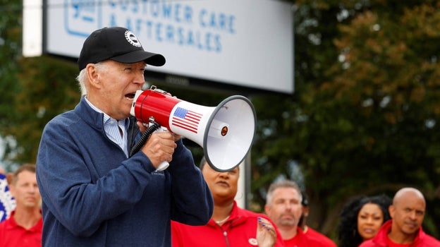 El presidente de EEUU, Joe Biden, visitó a los trabajadores en huelga.