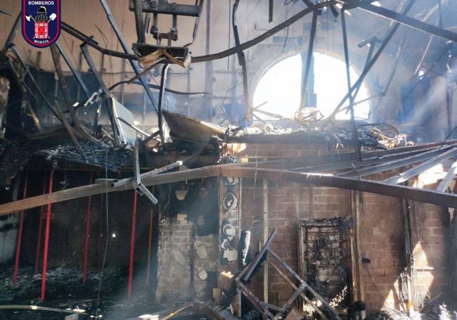 Interior de una de las tres discotecas calcinadas por el incendio.