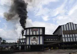Una refinería en plena actividad en Nigeria.