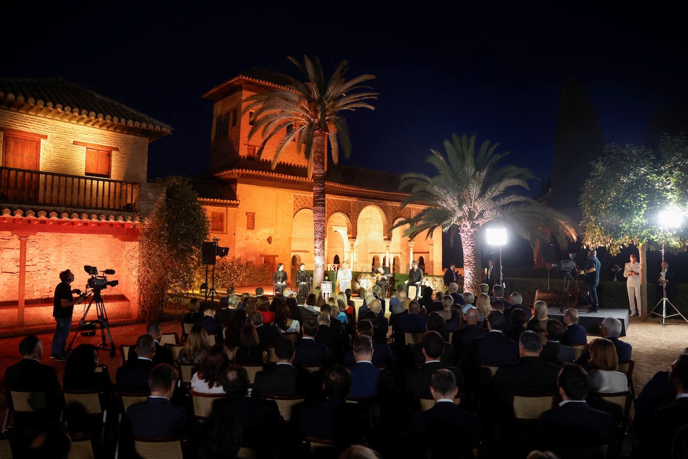 Un espectáculo flamenco remató la velada en La Alhambra antes de la cena en el Parador de Granada.
