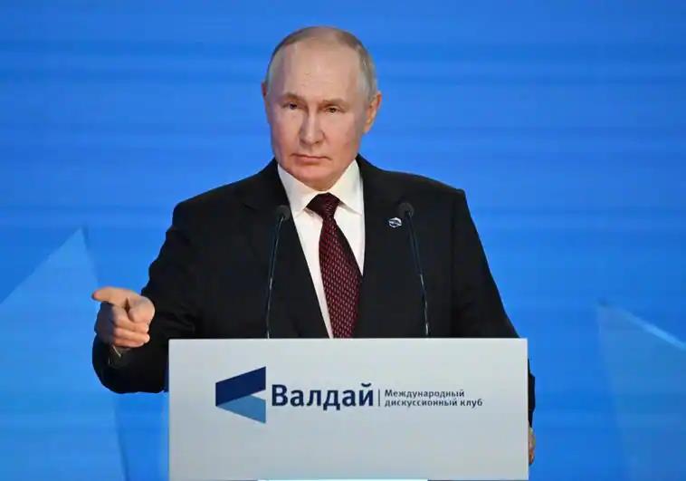 Vladímir Putin se dirige a los asistentes al club de debate Valdai, en Sochi.