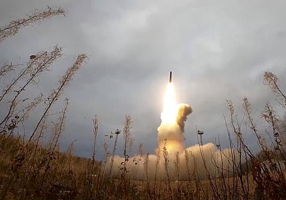 Rusia prueba un misil balístico intercontinental durante los ejercicios realizados por las fuerzas nucleares estratégicas del país en 2022.