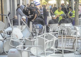 70 encapuchados atacan a un grupo de hinchas del Betis en un bar de Vitoria