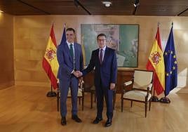 Pedro Sánchez mantiene una reunión con Alberto Núñez Feijóo