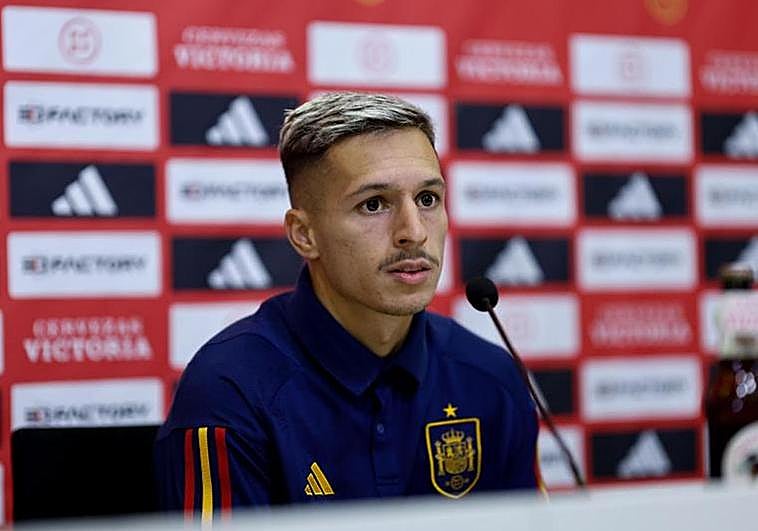 Bryan Zaragoza, durante la rueda de prensa en la Ciudad del Fútbol de Las Rozas.