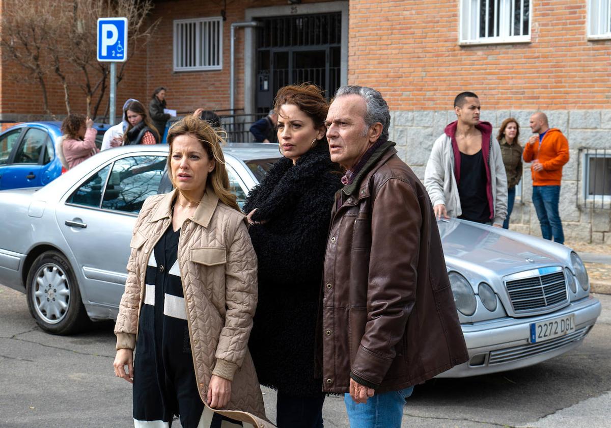 María Molins, Laura Ramos y José Coronado, en 'Entrevías'.