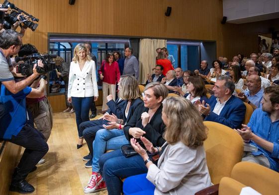 Yolanda Díaz llega al actois de Sumar.