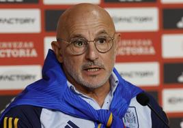 Luis de la Fuente, durante la rueda de prensa que ofreció este miércoles en el Estadio de La Cartuja.