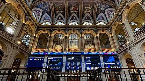 La subida del precio del petróleo impone la corrección en las Bolsas