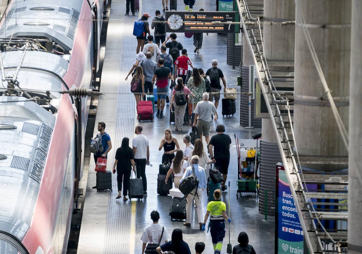 Los cánones de Adif tienen una repercusión de unos 15 euros por billete de tren