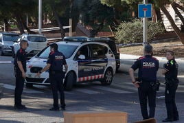 Un niño de 12 años apuñala a una compañera en un instituto de Barcelona