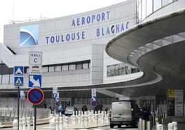Francia evacúa diez aeropuertos y el Palacio de Versalles por amenazas de bomba