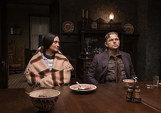 Lily Gladstone y Leonardo DiCaprio, en un fotograma de 'Los asesinos de la luna'.