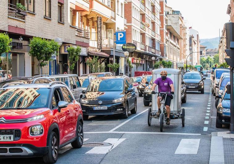 La subvención al transporte público no saca al coche de las ciudades, según un estudio