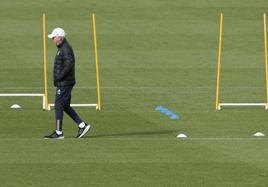 Carlo Ancelotti, durante el último entrenamiento del Madrid previo al duelo ante el Sevilla.