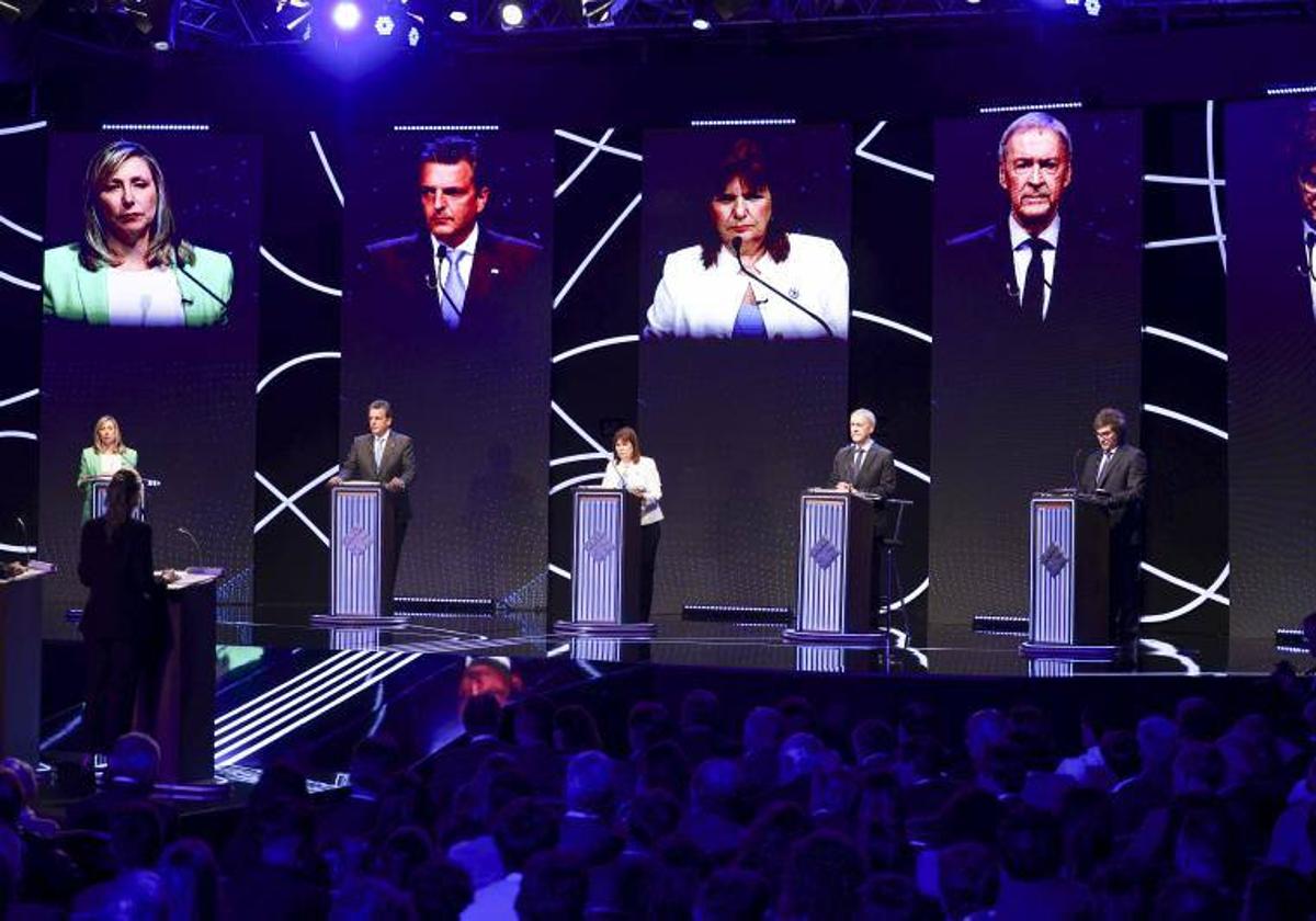 Desde la izquierda, Myriam Bregman, Sergio Massa, Patricia Bullrich, Juan Schiaretti, y Javier Millei.