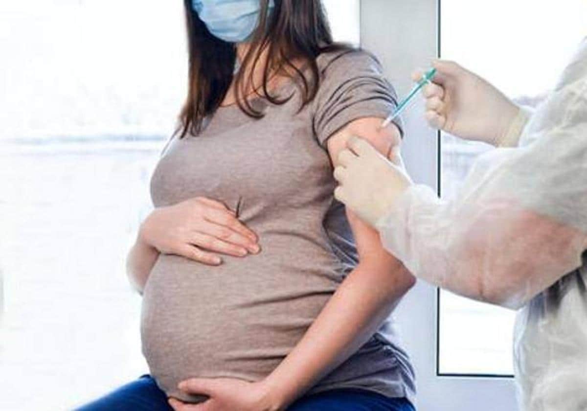 Las embarazadas que se vacunan contra la covid protegen mejor al bebé