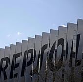 Repsol avisa al Gobierno de que condicionará sus inversiones en España si mantiene el impuesto