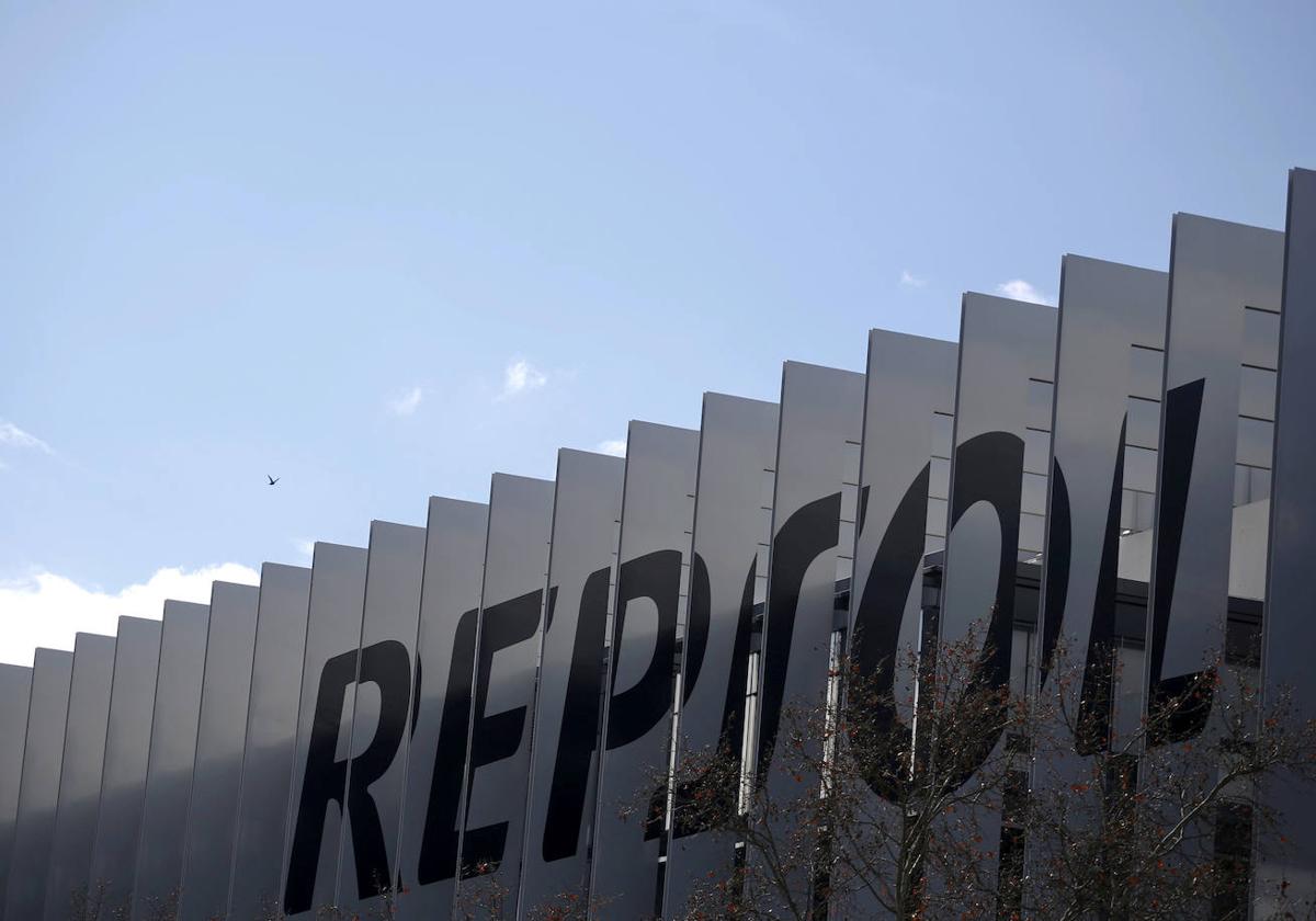 Repsol warns the Government that it will condition its investments in Spain if it maintains the tax