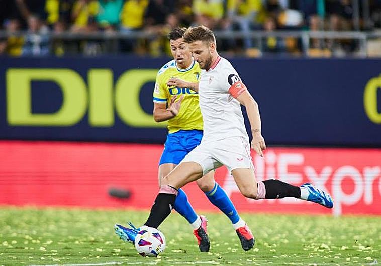 El Sevilla remonta para arañar un punto en el Nuevo Mirandilla