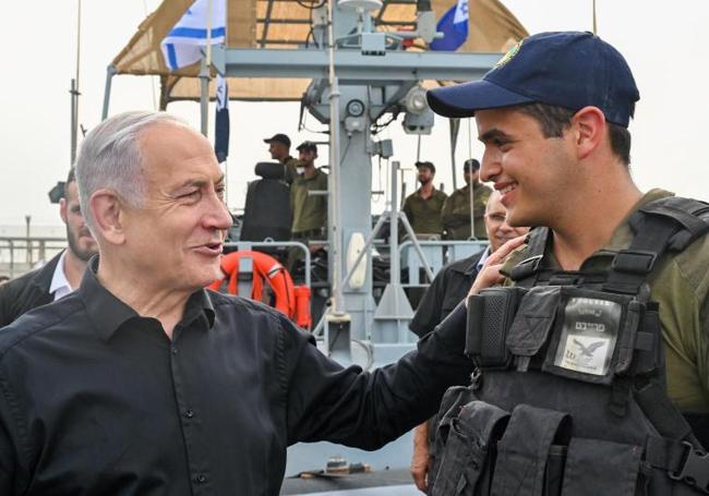 Netanyahu visitó este domingo una base de la Marina en Ashdod.