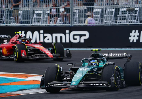 Carlos Sainz y Fernando Alonso, en el GP de Miami.