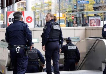 La Policía francesa dispara a una mujer por «amenazar» a pasajeros en una estación de París al grito de «Alá es grande»