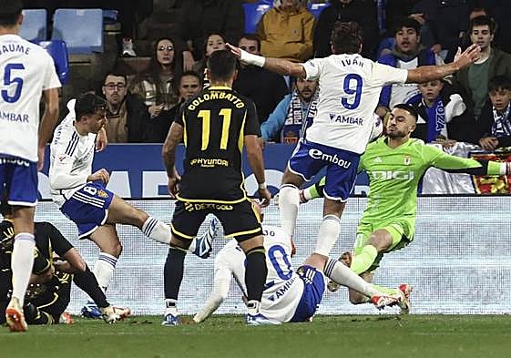 Tablas entre Zaragoza y Oviedo que alejan sus sueños de ascender