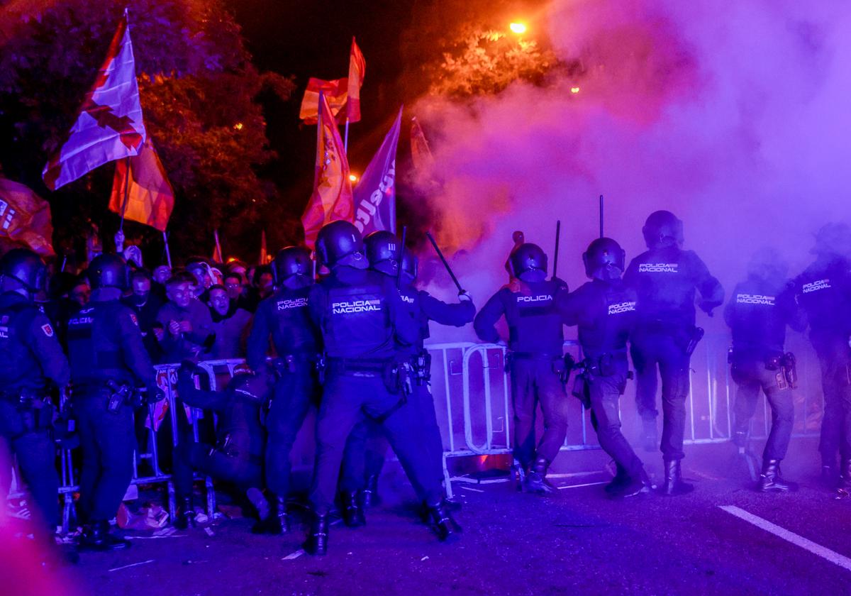 El PP acusa al Gobierno de tratar a los manifestantes de Ferraz «como CDR»