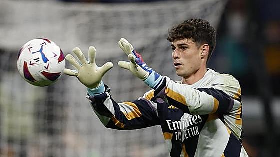 Ancelotti y De la Fuente pierden a Kepa por una lesión muscular