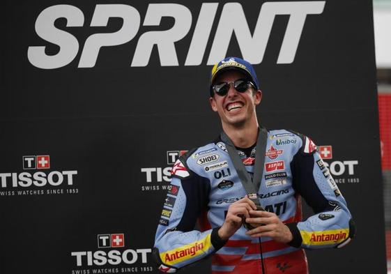 Álex Márquez se impone en el sprint y Jorge Martín acecha al líder