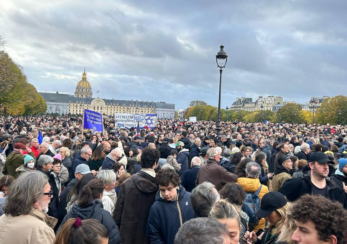 La marcha antisemita celebrada en París reunió a más de 100.000 personas.