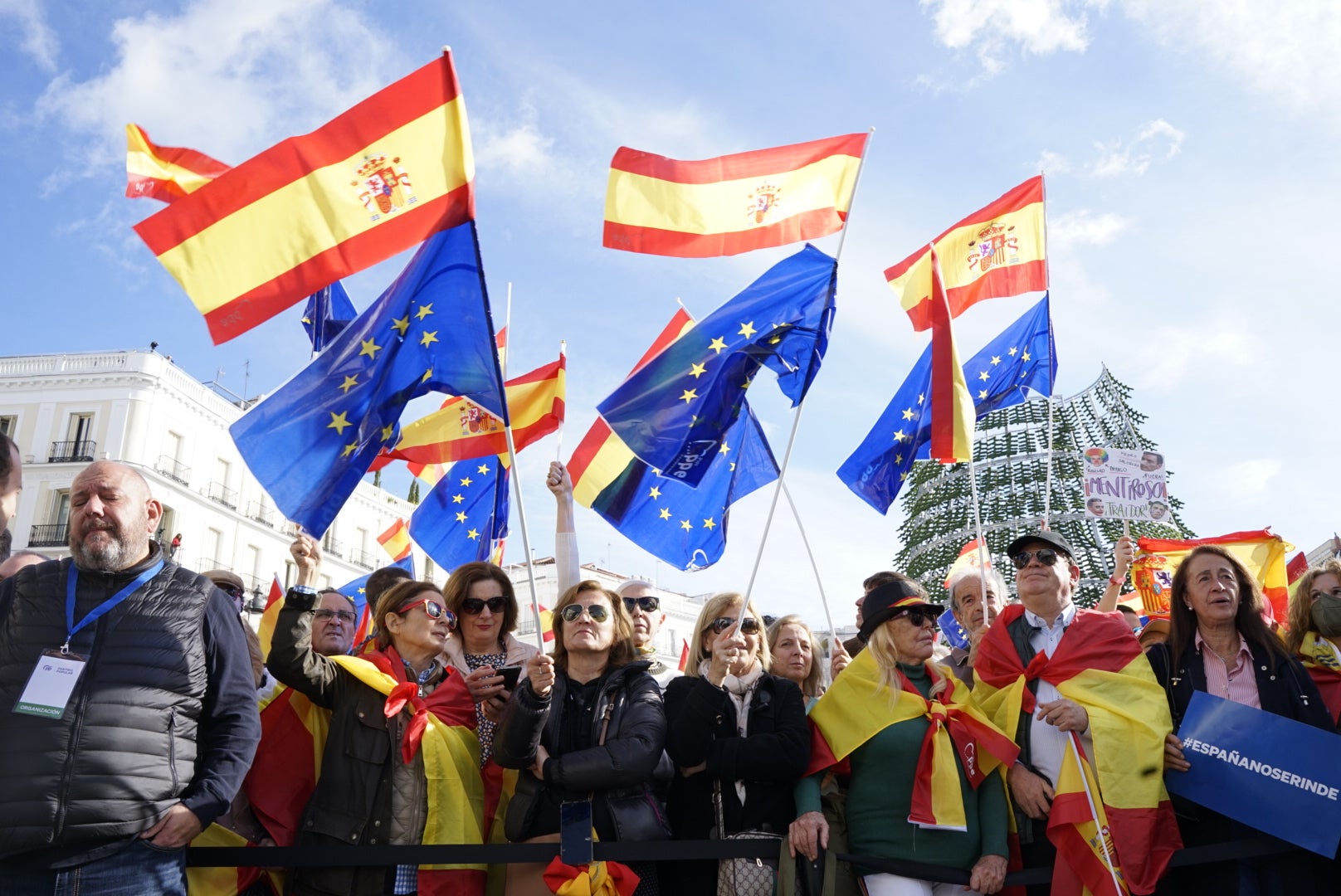 Manifestantes en la Puerta del Sol.