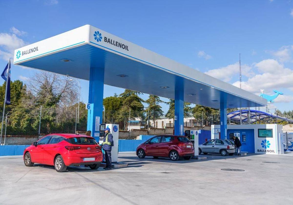 Una gasolinera Ballenoil.