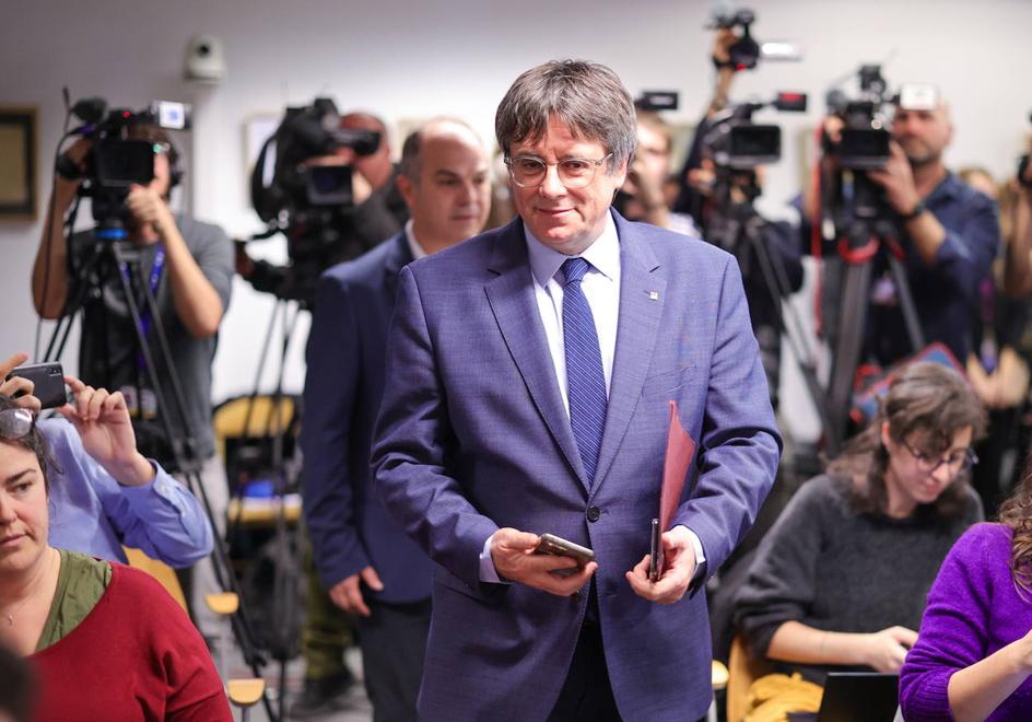 Puigdemont comparece en Bruselas para explicar el pacto.