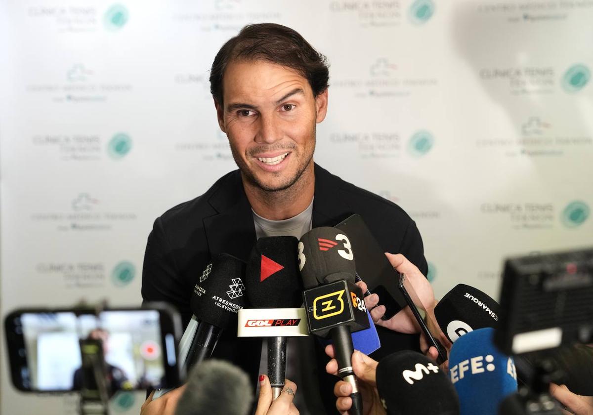 Rafa Nadal, feliz, anunció el miércoles ante la prensa su regreso a las pistas a partir de enero.